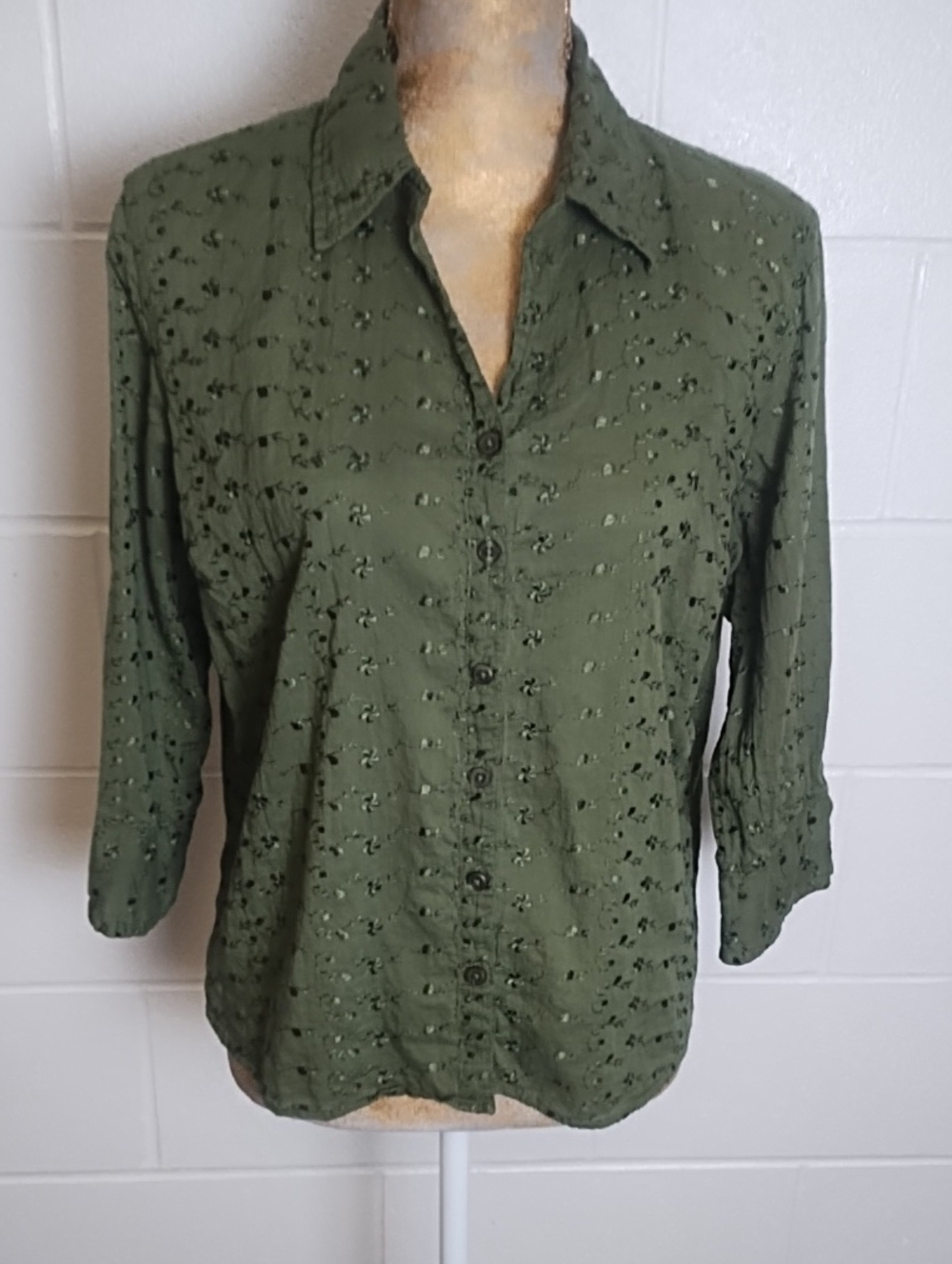 Soft Cotton Embroidered Button-Down Shirt in Olive Green 3/4 Sleeve